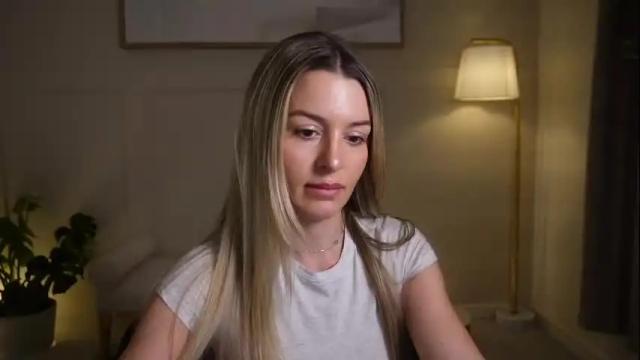 Image 6 of adriananorth Stream on Chaturbate on 4 months ago