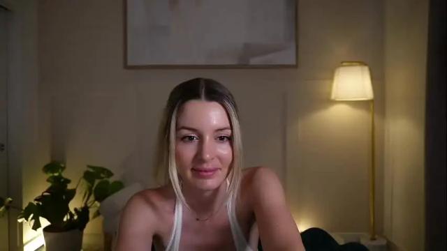 Image 8 of adriananorth Stream on Chaturbate on 4 months ago