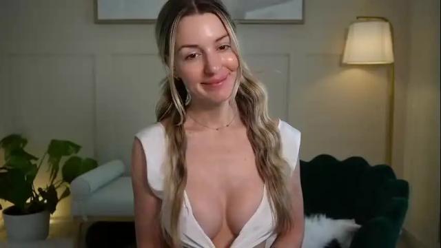 Image 10 of adriananorth Stream on Chaturbate on 4 months ago