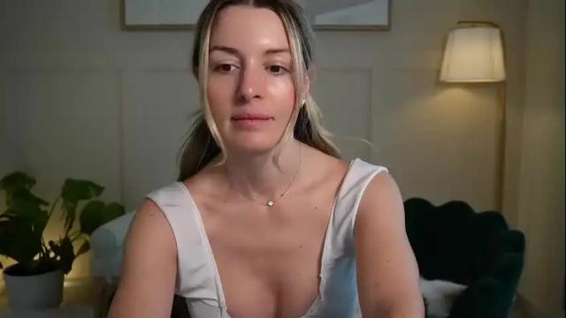 Image 12 of adriananorth Stream on Chaturbate on 4 months ago