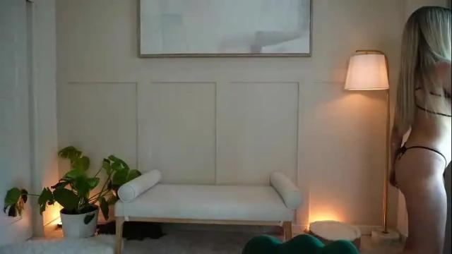 Image 3 of adriananorth Stream on Chaturbate on 3 months ago