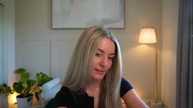 Image 6 of adriananorth Stream on Chaturbate on 3 months ago