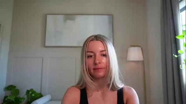 Image 2 of adriananorth Stream on Chaturbate on 3 months ago