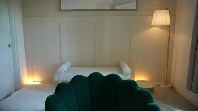 Image 3 of adriananorth Stream on Chaturbate on 3 months ago