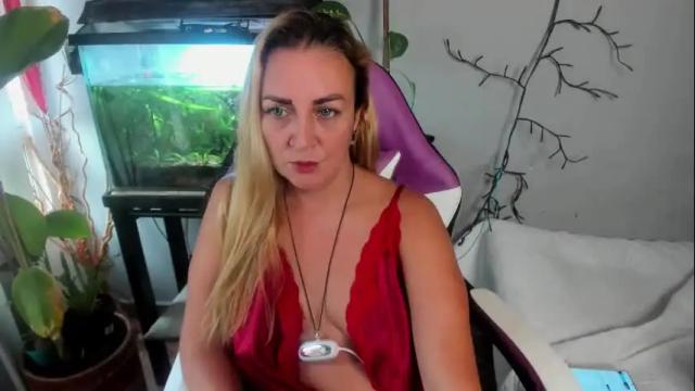 Image 4 of adrianapdes Stream on Chaturbate on 3 months ago