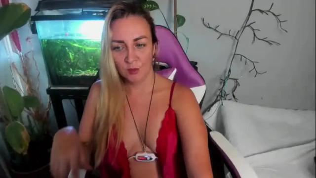 Image 8 of adrianapdes Stream on Chaturbate on 3 months ago