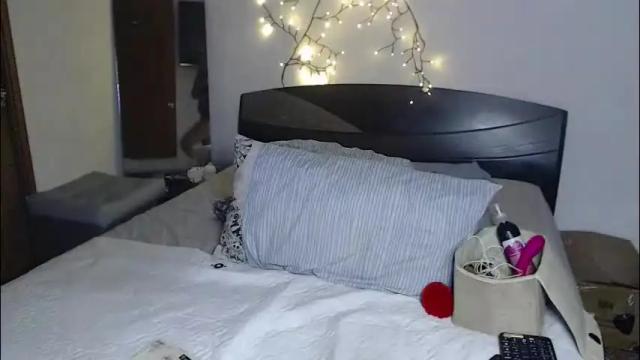 Image 12 of adrianapdes Stream on Chaturbate on 2 months ago