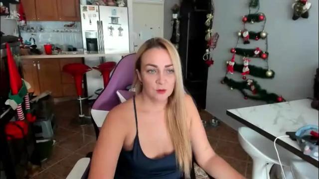 Image 2 of adrianapdes Stream on Chaturbate on 1 month ago