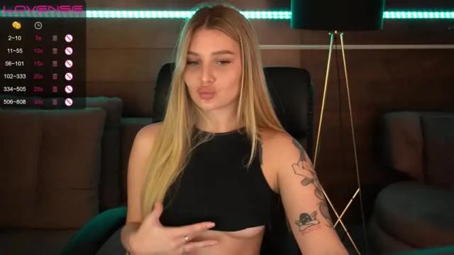 Image 3 of adrianaprincess Stream on Chaturbate on 18 months ago