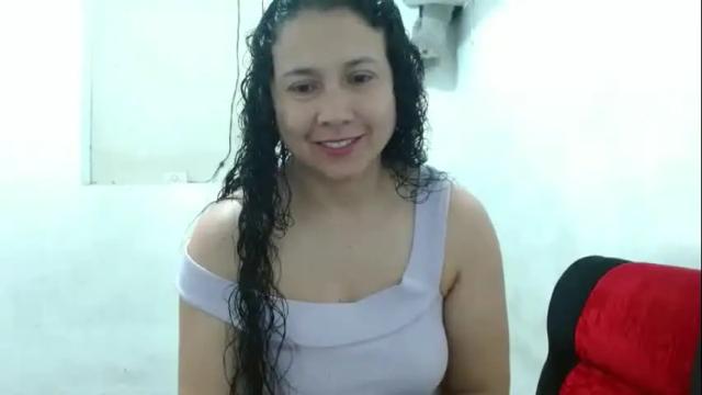 Image 2 of adrianatellez Stream on Chaturbate on 3 months ago