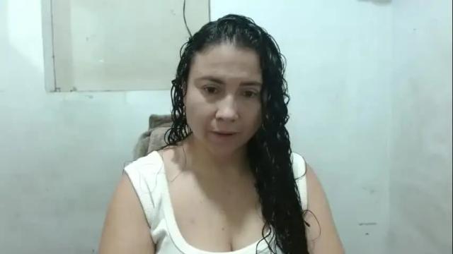 Image 2 of adrianatellez Stream on Chaturbate on 1 month ago