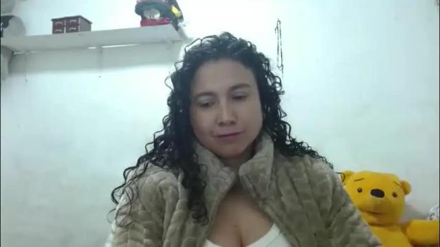 Image 3 of adrianatellez Stream on Chaturbate on 28 days ago