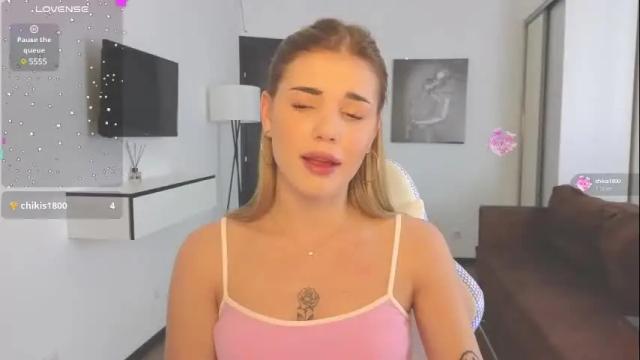 Image 2 of adrianawow1 Stream on Chaturbate on 6 months ago