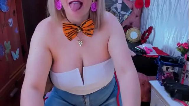 Image 10 of adriiana_fox_ Stream on Chaturbate on 16 days ago