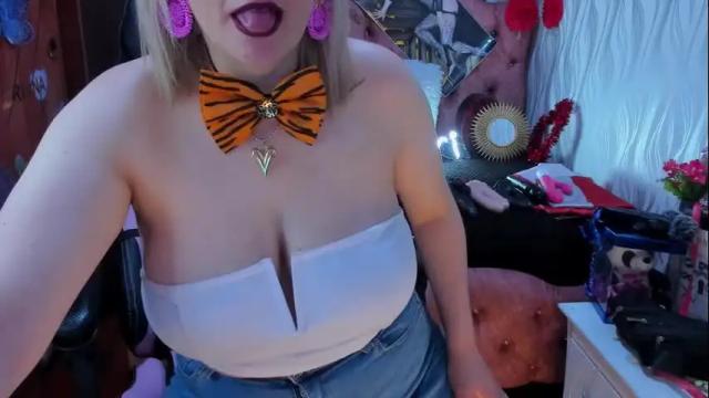Image 8 of adriiana_fox_ Stream on Chaturbate on 16 days ago