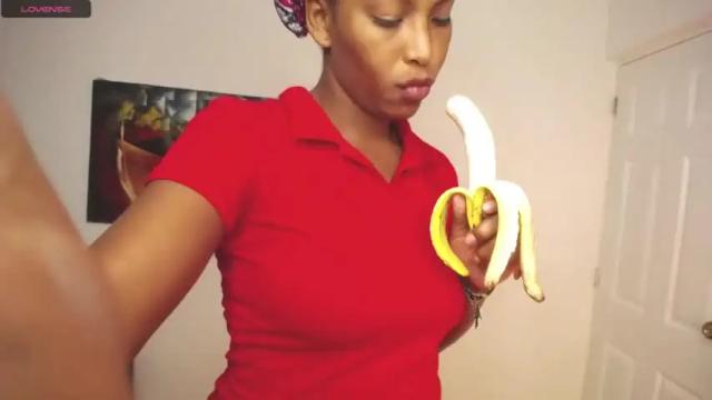 Image 6 of afra_plaves Stream on Chaturbate on 19 months ago