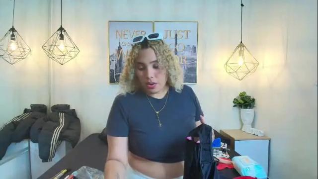 Image 2 of afroditha_69_ Stream on Chaturbate on 4 months ago
