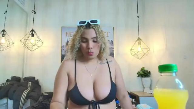 Image 7 of afroditha_69_ Stream on Chaturbate on 4 months ago