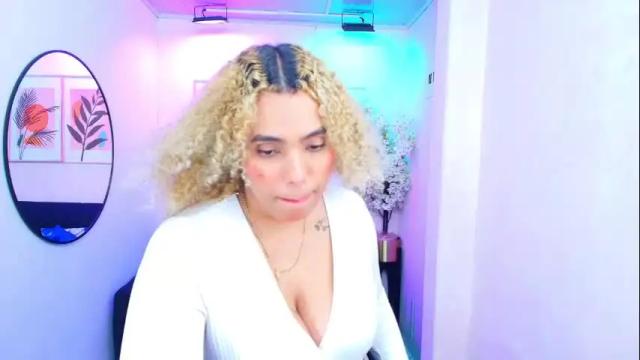 Image 3 of afroditha_69_ Stream on Chaturbate on 4 months ago