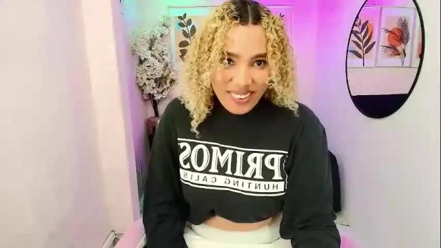 Image 3 of afroditha_69_ Stream on Chaturbate on 3 months ago