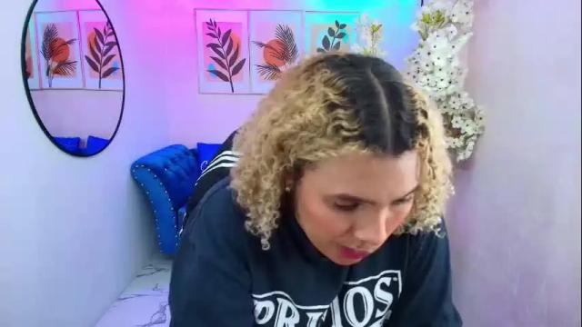 Image 2 of afroditha_69_ Stream on Chaturbate on 3 months ago