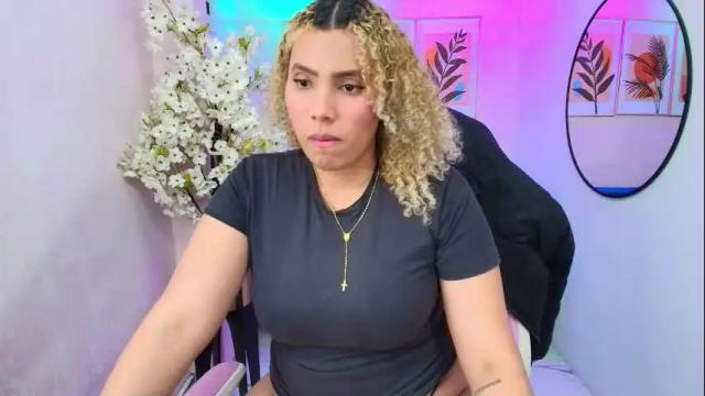 Image 3 of afroditha_69_ Stream on Chaturbate on 3 months ago