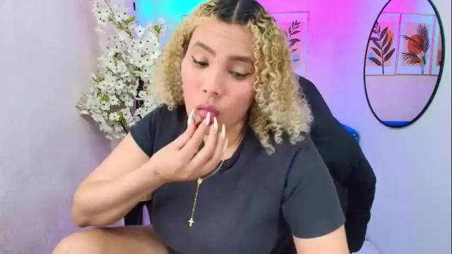 Image 8 of afroditha_69_ Stream on Chaturbate on 3 months ago