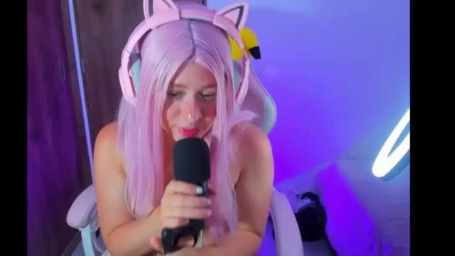 Image 3 of agatha_asthon Stream on Chaturbate on 15 months ago