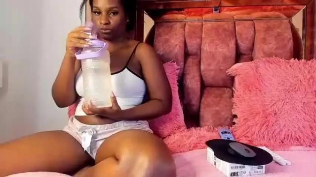 Image 2 of agatha_morrison1 Stream on Chaturbate on 18 months ago