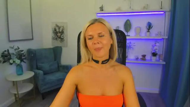 Image 3 of agathaklouin Stream on Chaturbate on 4 months ago