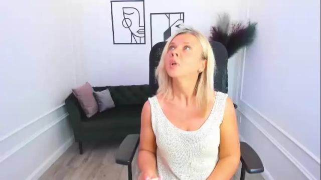 Image 4 of agathaklouin Stream on Chaturbate on 4 months ago