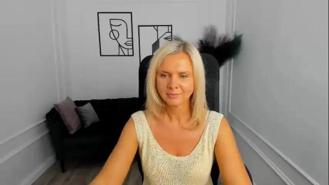 Image 2 of agathaklouin Stream on Chaturbate on 4 months ago