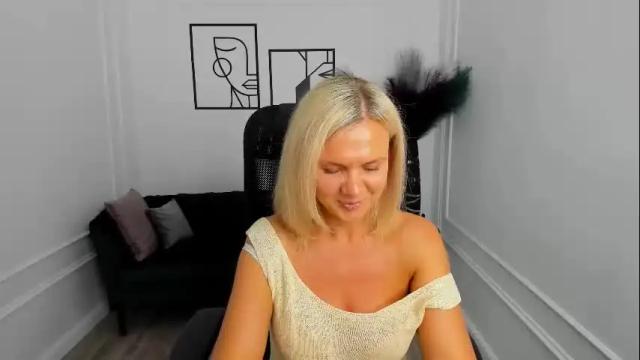 Image 7 of agathaklouin Stream on Chaturbate on 4 months ago