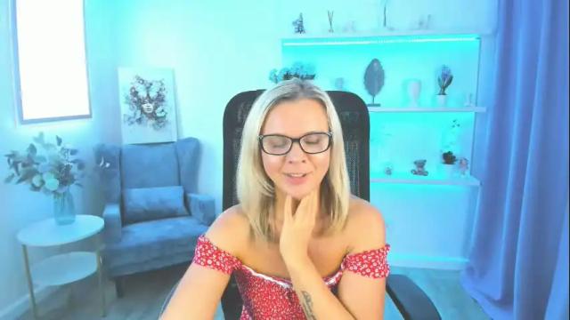 Image 6 of agathaklouin Stream on Chaturbate on 3 months ago