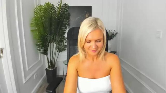 Image 10 of agathaklouin Stream on Chaturbate on 3 months ago