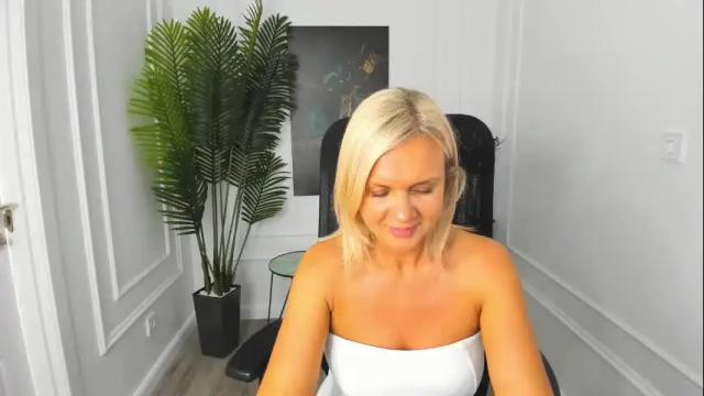 Image 7 of agathaklouin Stream on Chaturbate on 3 months ago