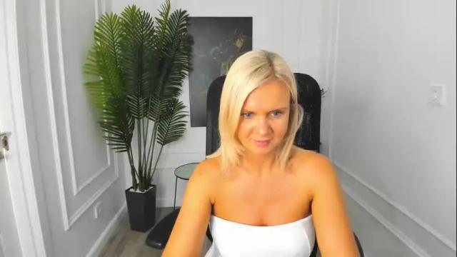 Image 8 of agathaklouin Stream on Chaturbate on 3 months ago