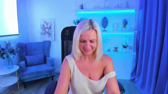 Image 3 of agathaklouin Stream on Chaturbate on 3 months ago