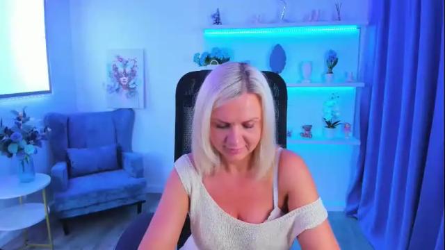 Image 8 of agathaklouin Stream on Chaturbate on 3 months ago