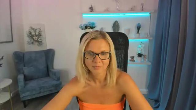 Image 10 of agathaklouin Stream on Chaturbate on 2 months ago