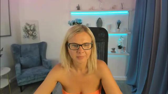 Image 3 of agathaklouin Stream on Chaturbate on 2 months ago