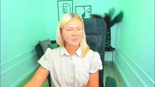 Image 3 of agathaklouin Stream on Chaturbate on 1 month ago