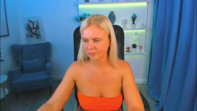 Image 3 of agathaklouin Stream on Chaturbate on 1 month ago