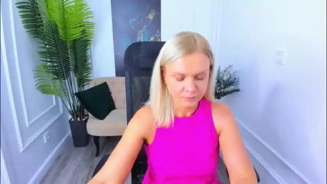 Image 2 of agathaklouin Stream on Chaturbate on 1 month ago