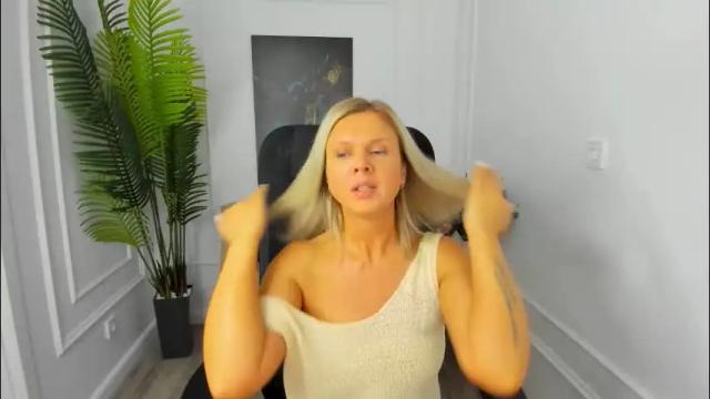 Image 10 of agathaklouin Stream on Chaturbate on 26 days ago