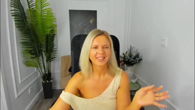 Image 12 of agathaklouin Stream on Chaturbate on 26 days ago