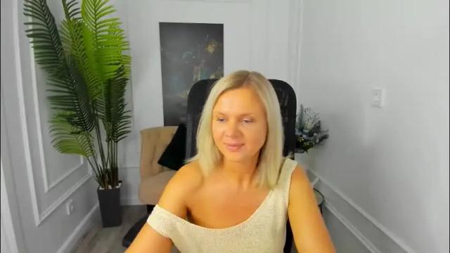 Image 3 of agathaklouin Stream on Chaturbate on 26 days ago