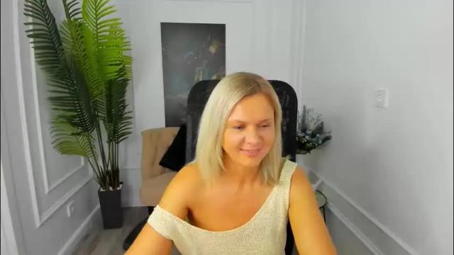 Image 4 of agathaklouin Stream on Chaturbate on 26 days ago