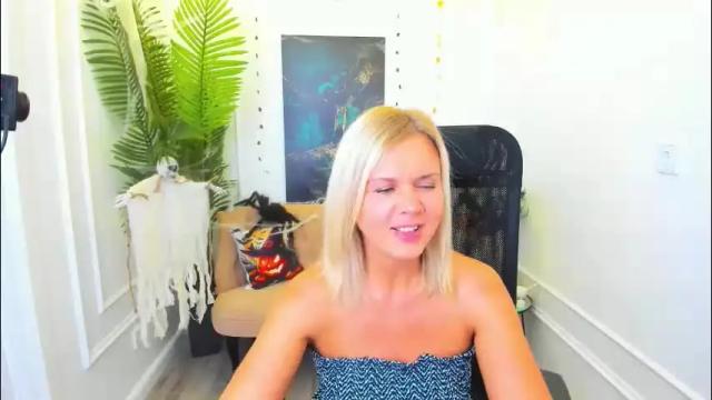 Image 2 of agathaklouin Stream on Chaturbate on 7 days ago