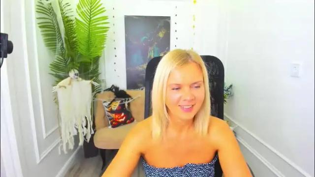 Image 7 of agathaklouin Stream on Chaturbate on 7 days ago